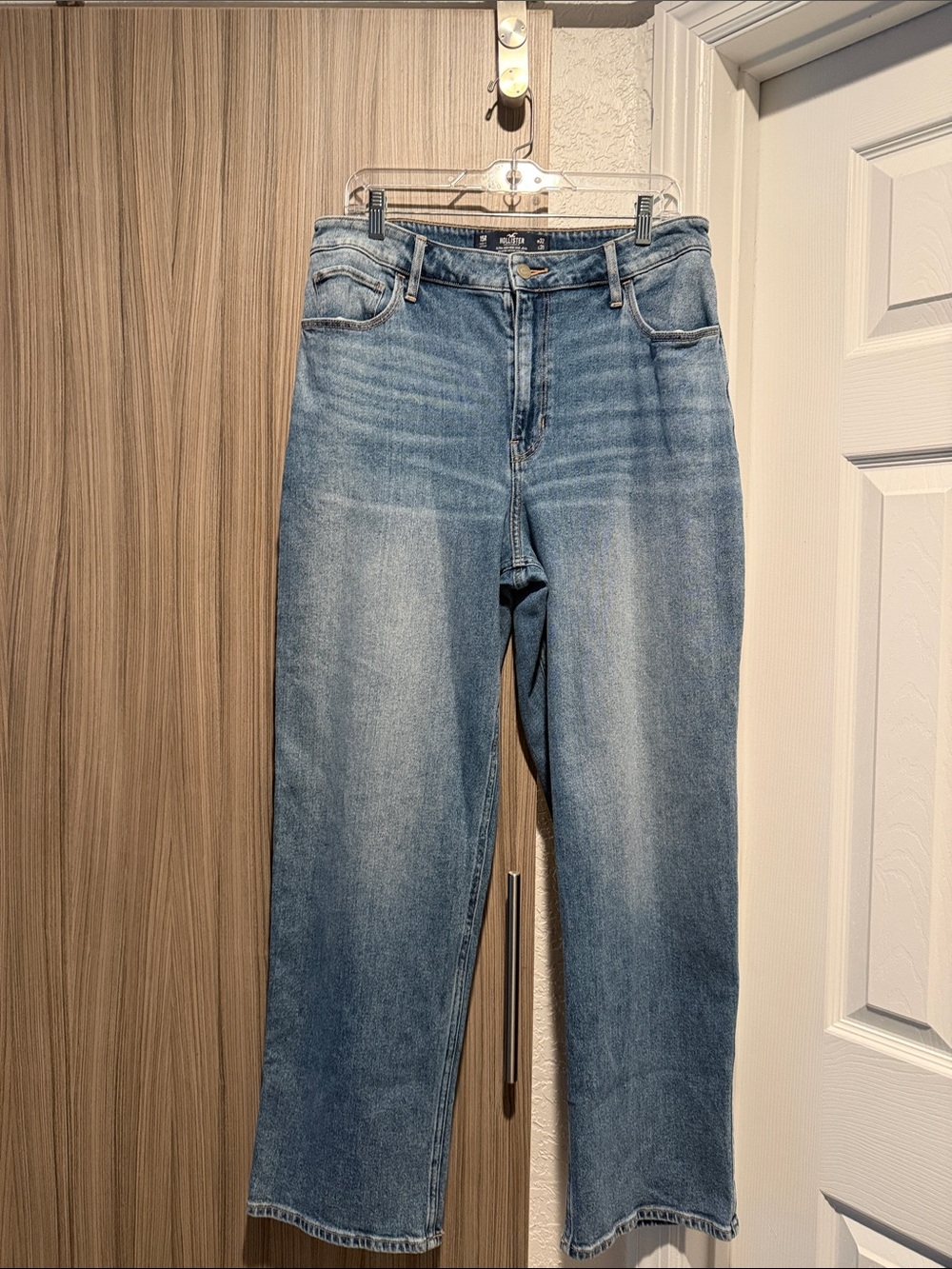 Hollister Straight Leg Jeans in Light Blue Wash